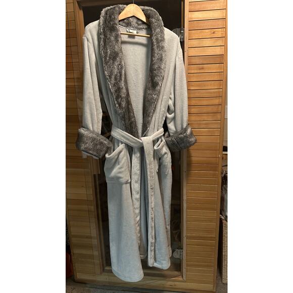 Soma Other - SOMA Robe Sz L/XL Long Plush Cozy pockets Faux Fur On Cuffs & Neck Large or XL